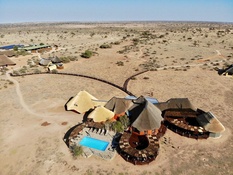 Kalahari%20Red%20Dunes%20Lodge%3A%20Hauptbereich%20von%20oben