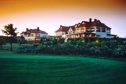 Blick%20auf%20die%20Lodge%20vom%20White%20River%20Golf%20Course