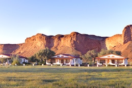 G%C3%A4stebungalows%20am%20Rand%20der%20versteinerten%20D%C3%BCnen