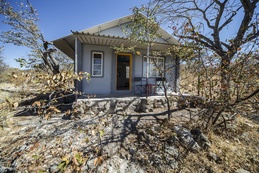Die%20Zwei-Bett-Bungalows%20schmiegen%20sich%20zwischen%20Mopane-B%C3%A4ume