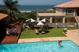 Poolbereich%20mit%20herrlichem%20Meerblick
